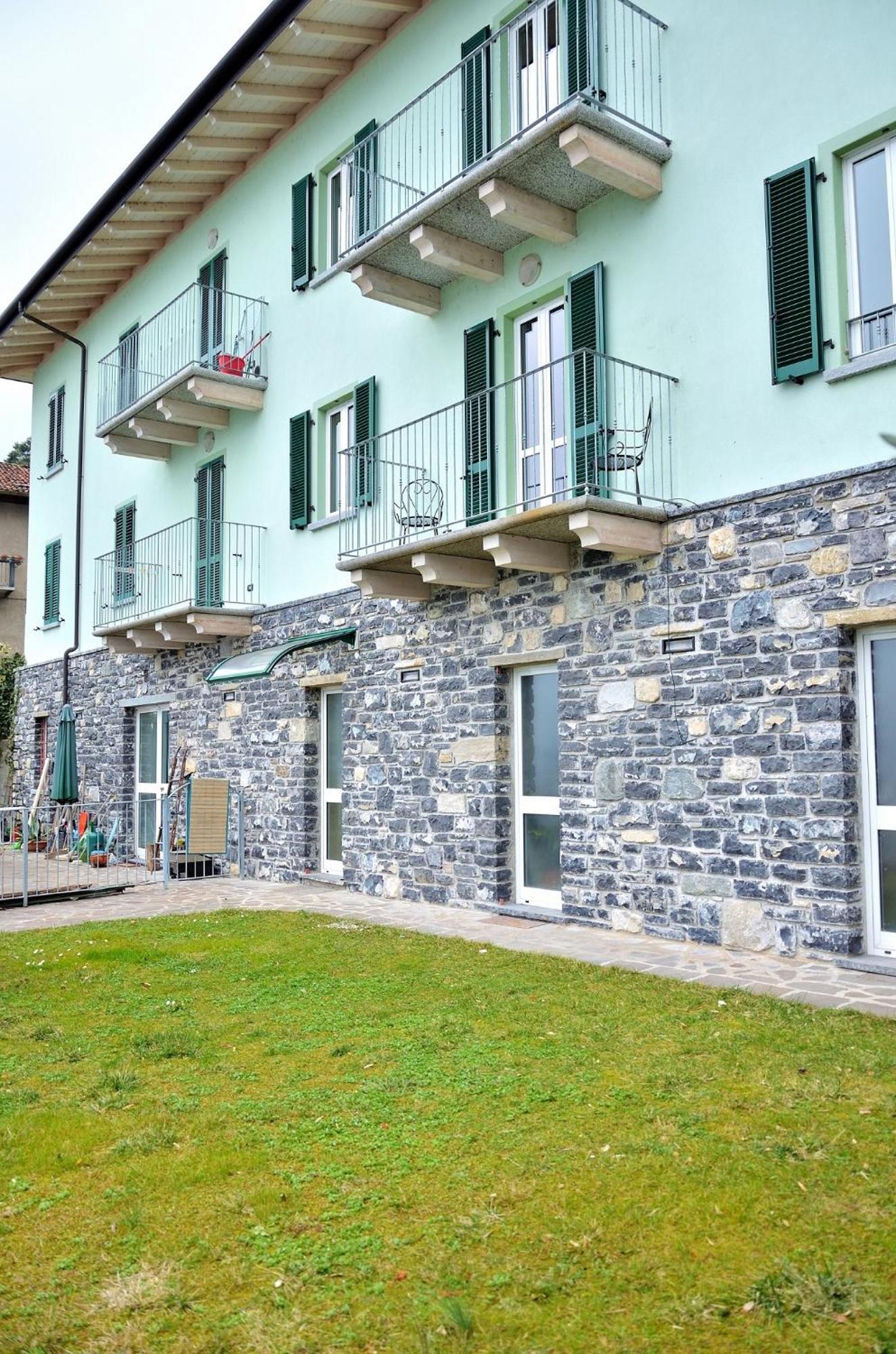 White Garden - Apartment With Access To The Lake Льерна Экстерьер фото