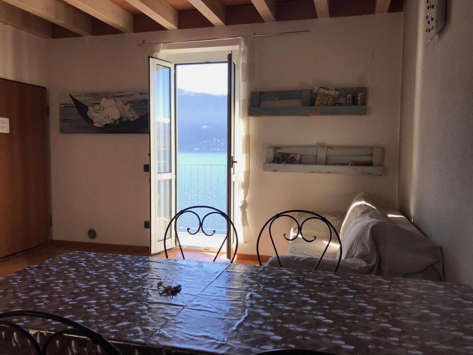White Garden - Apartment With Access To The Lake Льерна Экстерьер фото